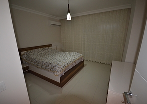 Schöne 2+1-Wohnung mit Meerblick im Zentrum von Oba