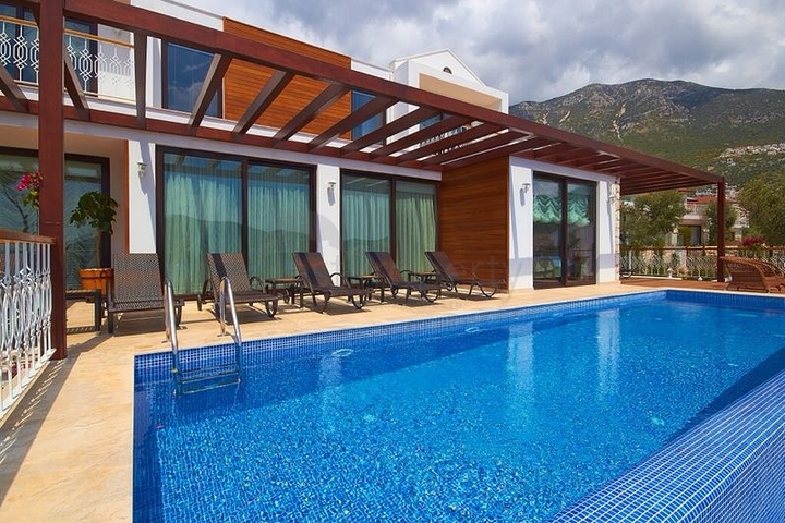 4+1 Villa mit Meerblick in Kalkan