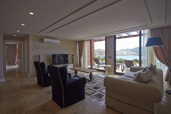 4+1 Villa mit Meerblick in Kalkan