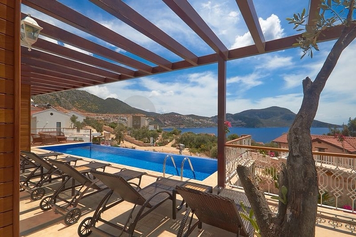 4+1 Villa mit Meerblick in Kalkan