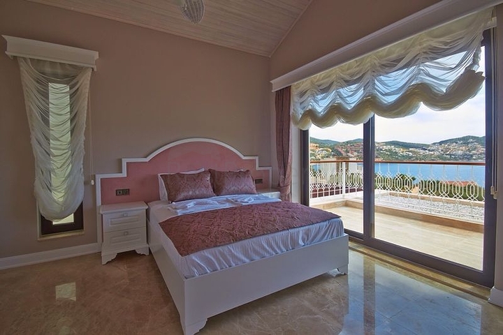 4+1 Villa mit Meerblick in Kalkan