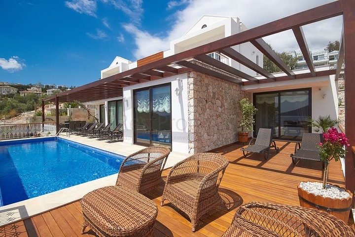 4+1 Villa mit Meerblick in Kalkan