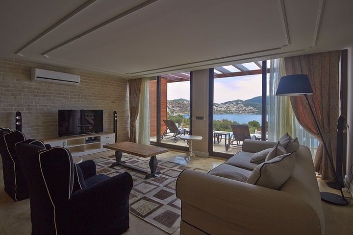 4+1 Villa mit Meerblick in Kalkan
