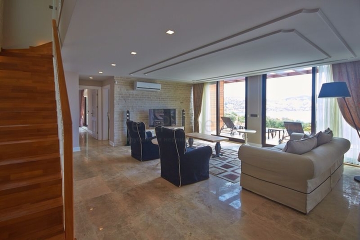 4+1 Villa mit Meerblick in Kalkan