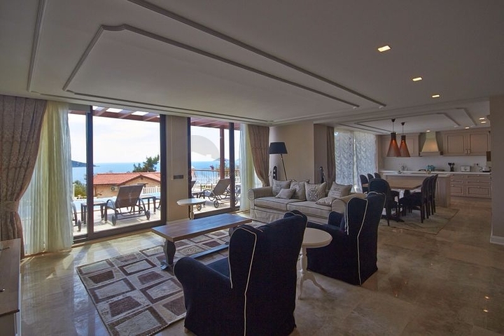 4+1 Villa mit Meerblick in Kalkan