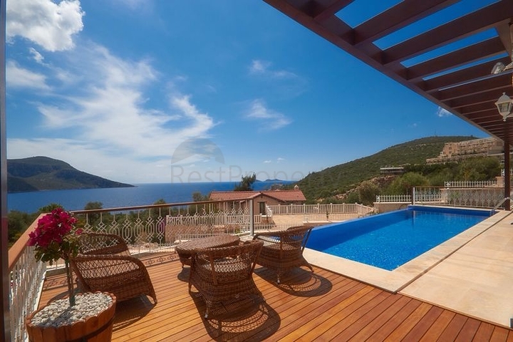 4+1 Villa mit Meerblick in Kalkan