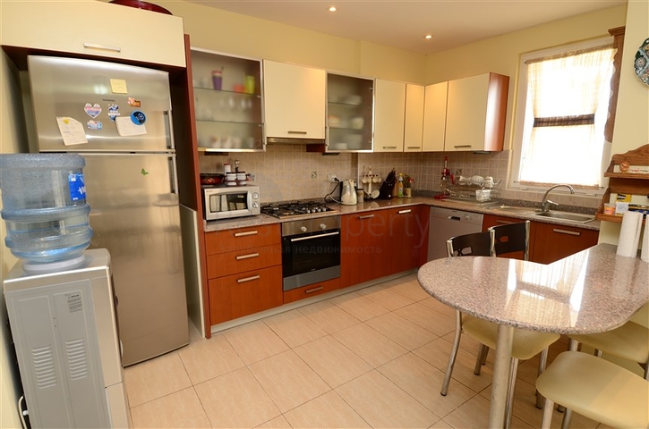 Geräumige Dreizimmerwohnung nur 150 Meter vom Meer entfernt.