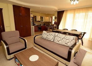 Geräumige Dreizimmerwohnung nur 150 Meter vom Meer entfernt.