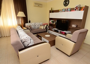 Geräumige Dreizimmerwohnung nur 150 Meter vom Meer entfernt.