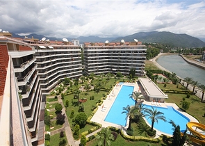 Geräumige Dreizimmerwohnung nur 150 Meter vom Meer entfernt.