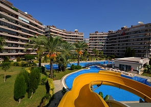 Geräumige Dreizimmerwohnung nur 150 Meter vom Meer entfernt.