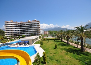 Geräumige Dreizimmerwohnung nur 150 Meter vom Meer entfernt.