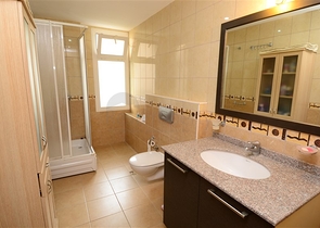 Geräumige Dreizimmerwohnung nur 150 Meter vom Meer entfernt.