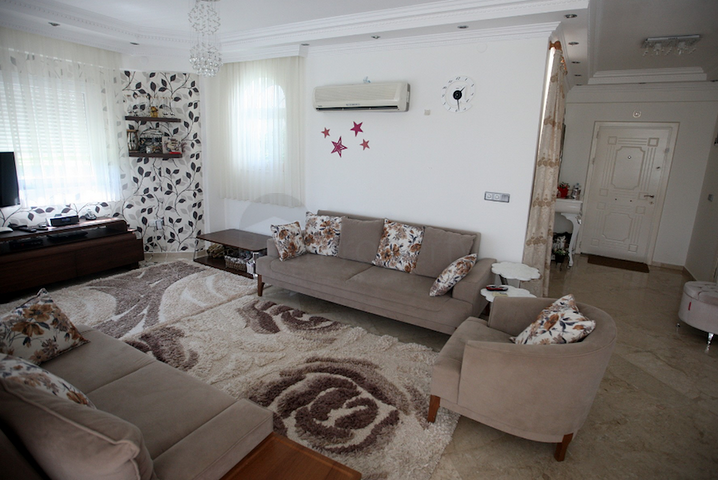 4+1 möblierte Villa im Zentrum von Belek, 500 m von den Golfplätzen entfernt