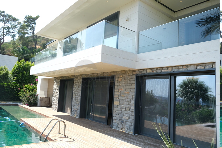 Das Projekt von Luxusvillen mit Blick auf die alte Festung und das Meer im Zentrum von Bodrum