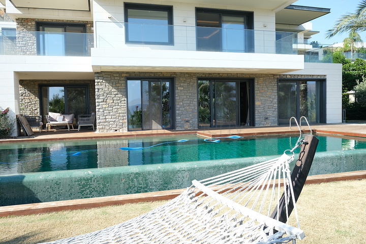 Das Projekt von Luxusvillen mit Blick auf die alte Festung und das Meer im Zentrum von Bodrum
