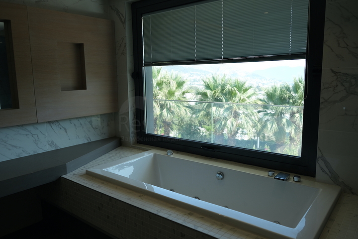 Das Projekt von Luxusvillen mit Blick auf die alte Festung und das Meer im Zentrum von Bodrum