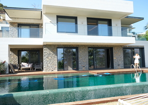 Das Projekt von Luxusvillen mit Blick auf die alte Festung und das Meer im Zentrum von Bodrum