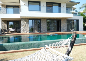 Das Projekt von Luxusvillen mit Blick auf die alte Festung und das Meer im Zentrum von Bodrum