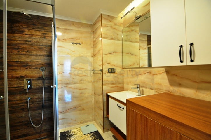 Neuer Komplex in der ersten Zeile