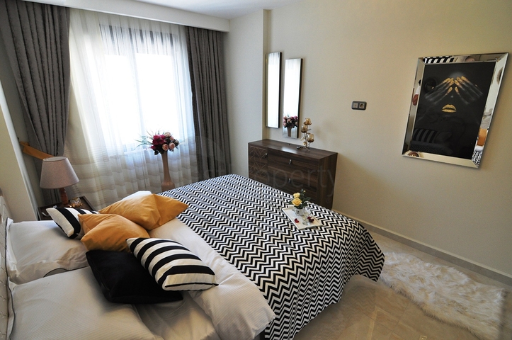 Neuer Komplex in der ersten Zeile