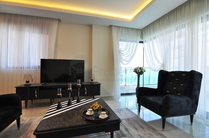 Neuer Komplex in der ersten Zeile