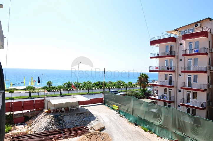 Neuer Komplex in der ersten Zeile