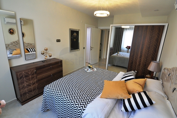 Neuer Komplex in der ersten Zeile