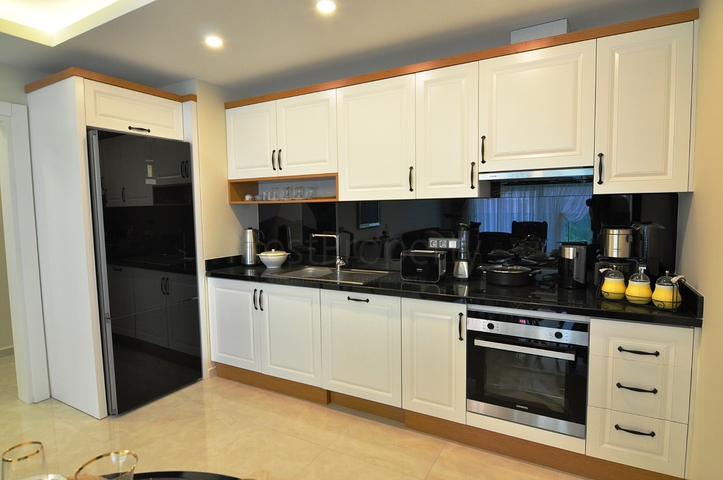 Neuer Komplex in der ersten Zeile