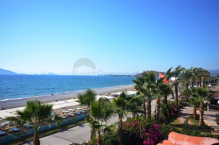 Villa mit eigenem Strand und direktem Meerblick