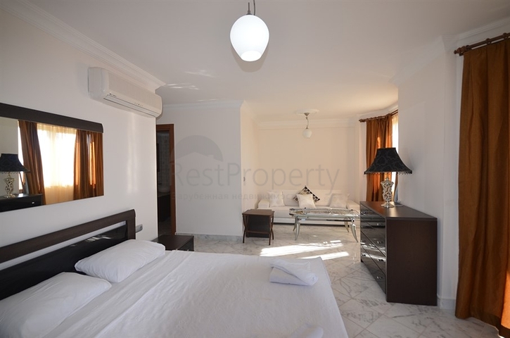 Villa mit eigenem Strand und direktem Meerblick