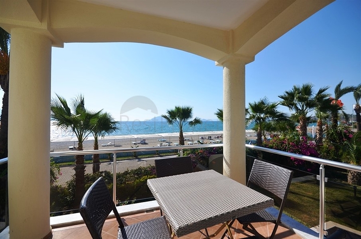 Villa mit eigenem Strand und direktem Meerblick