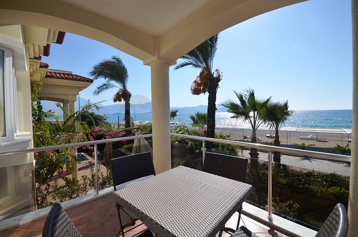 Villa mit eigenem Strand und direktem Meerblick