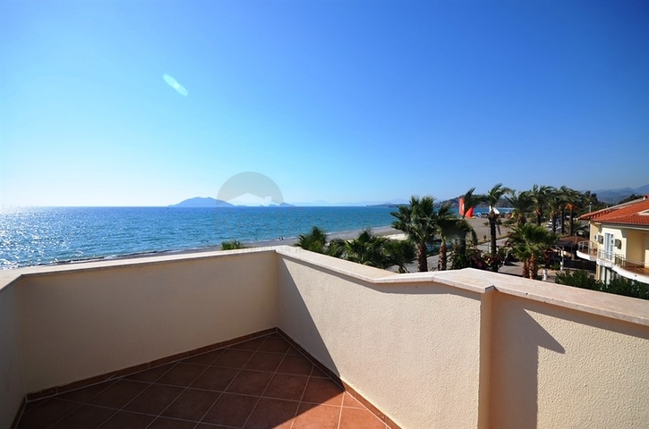 Villa mit eigenem Strand und direktem Meerblick