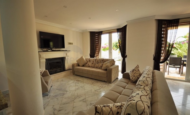 Villa mit eigenem Strand und direktem Meerblick