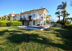 Villa mit eigenem Strand und direktem Meerblick