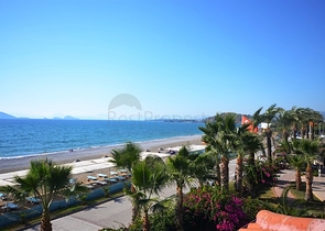 Villa mit eigenem Strand und direktem Meerblick