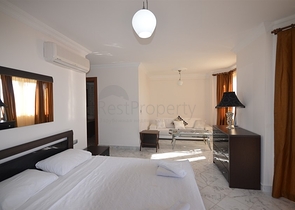 Villa mit eigenem Strand und direktem Meerblick