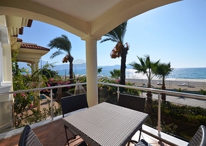 Villa mit eigenem Strand und direktem Meerblick