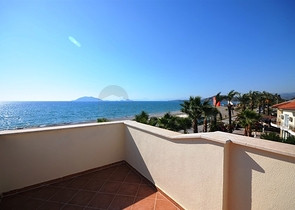 Villa mit eigenem Strand und direktem Meerblick