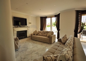 Villa mit eigenem Strand und direktem Meerblick