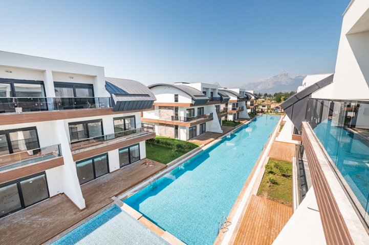 Luxus-Villen-Komplex in Antalya in der Nähe von Boachai Marina