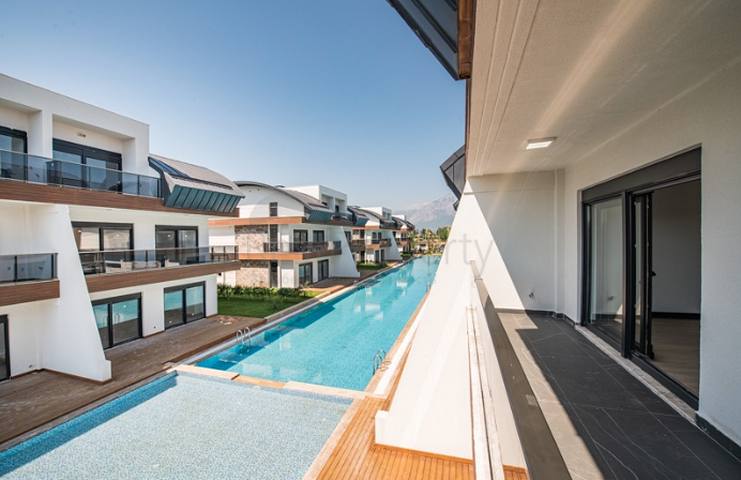 Luxus-Villen-Komplex in Antalya in der Nähe von Boachai Marina