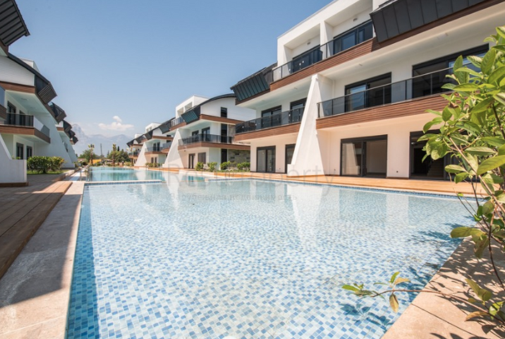 Luxus-Villen-Komplex in Antalya in der Nähe von Boachai Marina