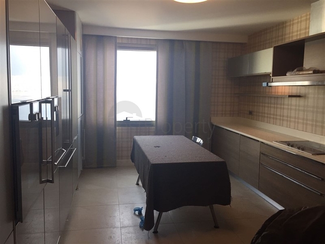 2+1 Apartment in einem neuen Komplex in Izmir