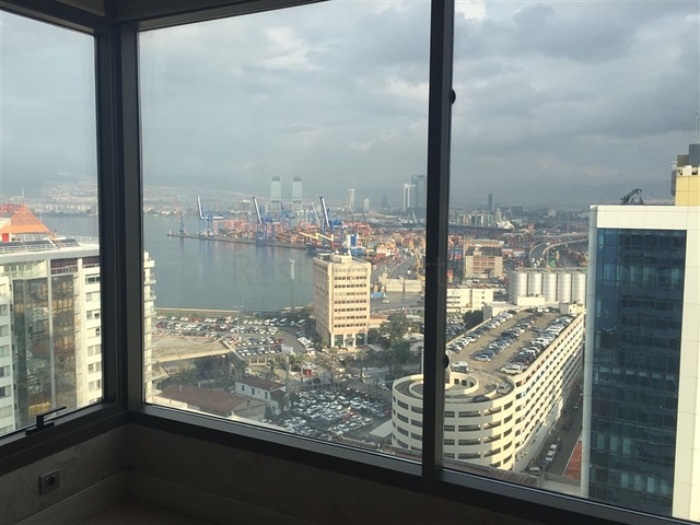 2+1 Apartment in einem neuen Komplex in Izmir