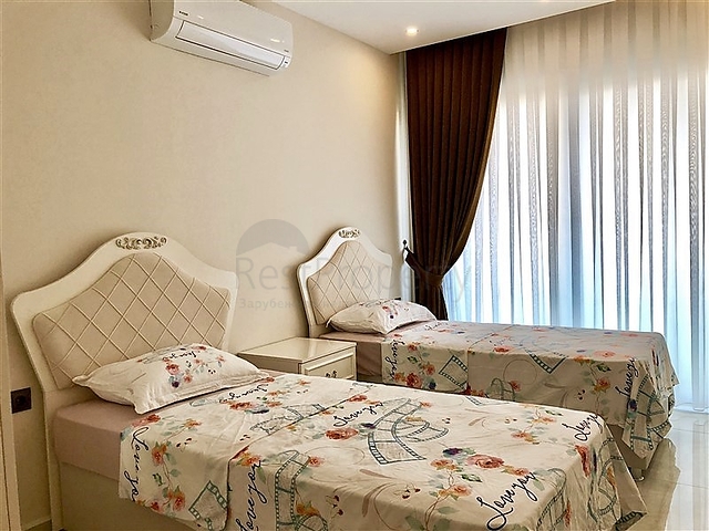 Dreizimmerwohnung in einem Komplex an der ersten Küste