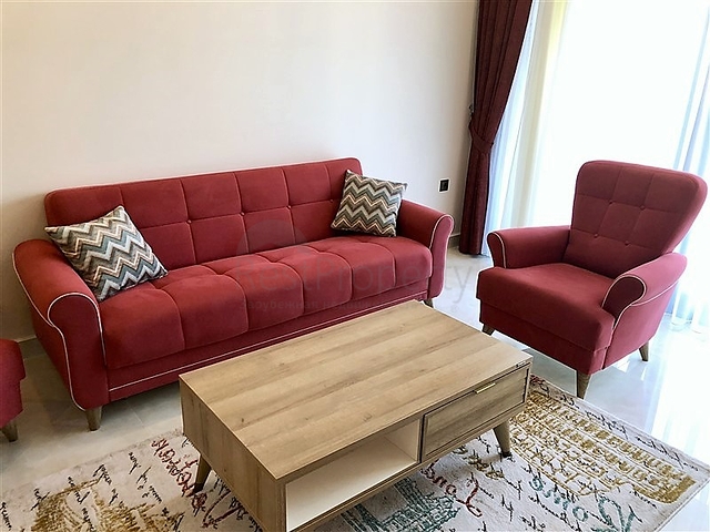 Dreizimmerwohnung in einem Komplex an der ersten Küste