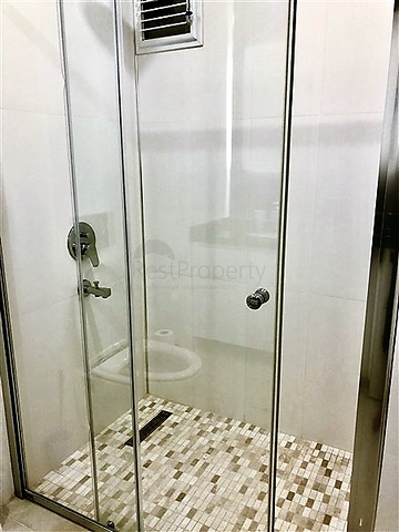 Dreizimmerwohnung in einem Komplex an der ersten Küste