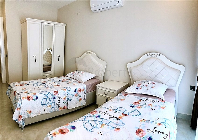 Dreizimmerwohnung in einem Komplex an der ersten Küste